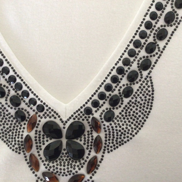 ST. JOHN WHITE EMBELLISHED V NECK TEE SHIRT MEDIUM - Picture 12 of 16